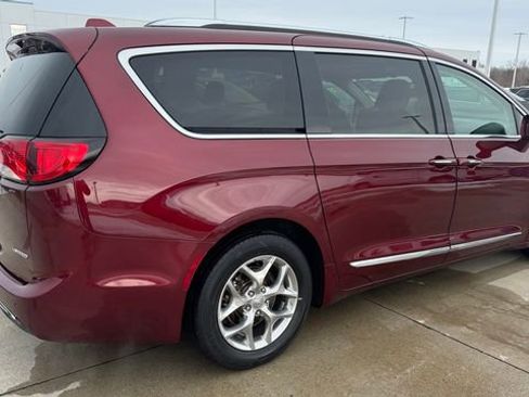 Used 2011 Chrysler Town & Country Touring-L w/ Entertainment Group #2 image 11