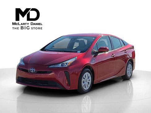 Used 2022 Toyota Prius LE image 2