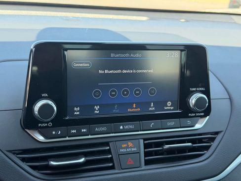 Used 2024 Nissan Altima 2.5 S FWD image 19