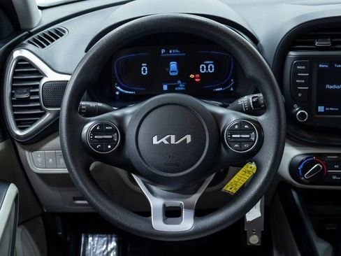 Used 2023 Kia Soul LX w/ LX Technology Package image 12