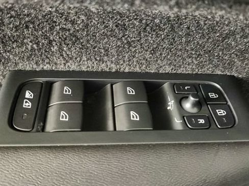 Certified 2023 Volvo C40 P8 Recharge Ultimate AWD/4WD image 10