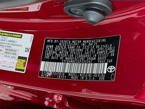 Used 2025 Toyota Corolla LE image 31