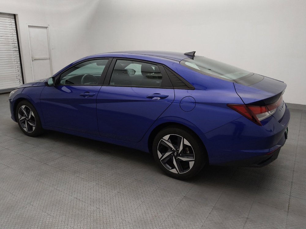Used 2023 Hyundai Elantra SEL w/ Convenience Package FWD image 3