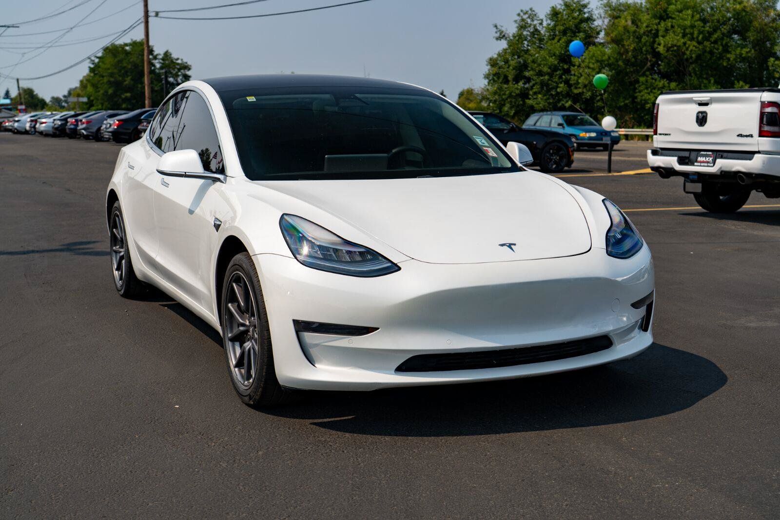 Used 2019 Tesla Model 3 Standard Range Plus RWD image 2