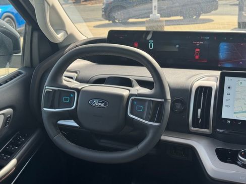Certified 2025 Ford Expedition Active AWD/4WD image 22