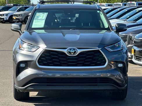 Used 2021 Toyota Highlander XLE FWD image 9