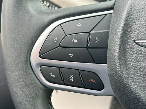 Used 2023 Chrysler Pacifica Touring-L FWD image 42