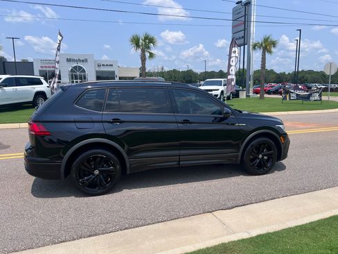 Used 2023 Volkswagen Tiguan SE R-Line AWD/4WD image 2