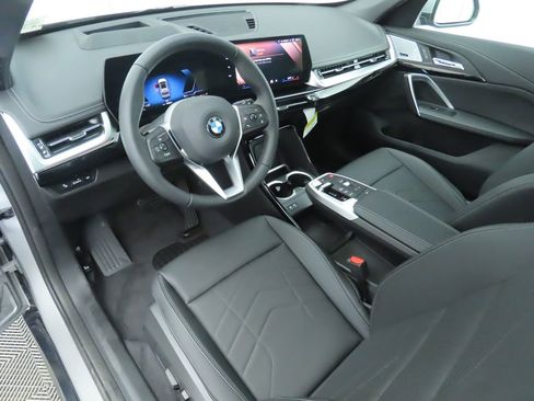 Used 2025 BMW X1 xDrive28i w/ Premium Package image 9