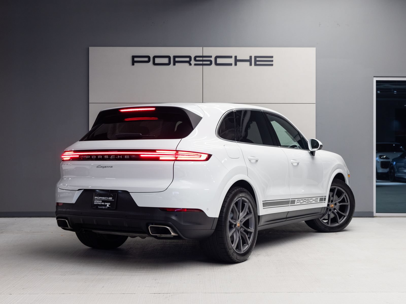 Certified 2025 Porsche Cayenne AWD/4WD image 7