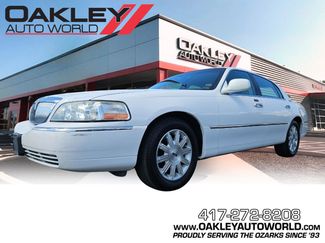 Used 2010 Lincoln Town Car Signature Limited image 1