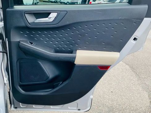 Used 2020 Ford Escape SE image 33