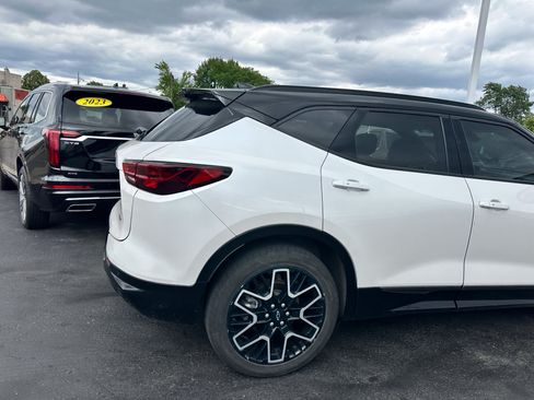 Used 2023 Chevrolet Blazer RS w/ Enhanced Convenience Package AWD/4WD image 9