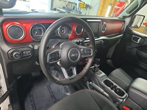 Used 2022 Jeep Wrangler Unlimited Rubicon w/ Xtreme Recon 35" Tire Package AWD/4WD image 15