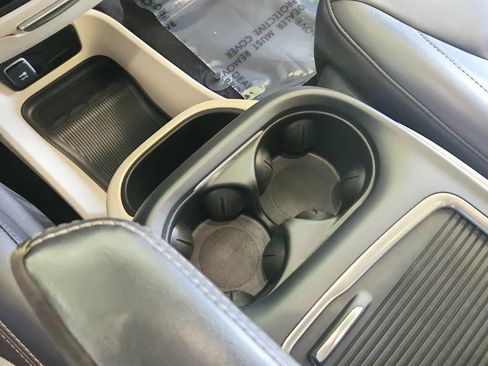 Used 2023 Chrysler Pacifica Touring-L FWD image 19