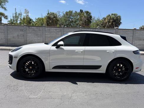 Certified 2025 Porsche Macan GTS image 2
