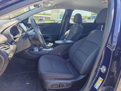 Used 2017 Chevrolet Malibu LT FWD image 9
