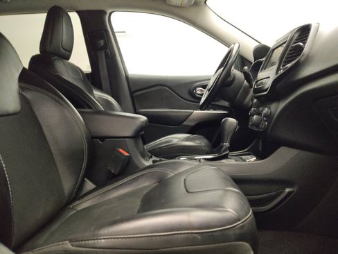 Used 2021 Jeep Cherokee Latitude Plus FWD image 21