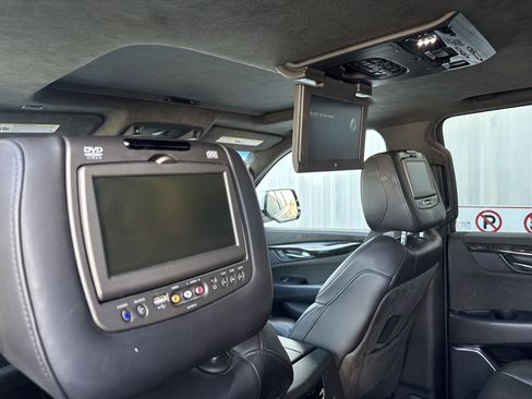 Used 2019 Cadillac Escalade ESV Platinum image 34