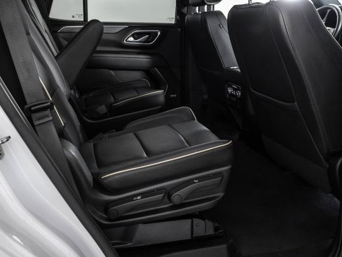 Used 2023 GMC Yukon SLT w/ SLT Luxury Package AWD/4WD image 41
