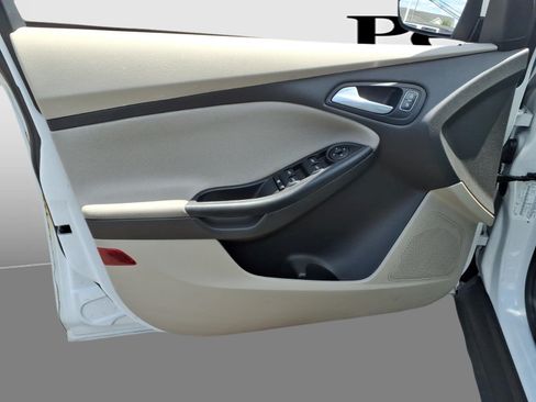 Used 2016 Ford Focus SE FWD image 22
