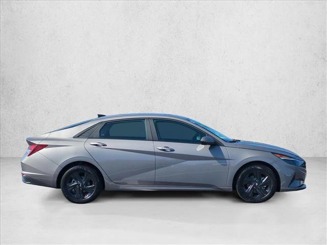 Used 2022 Hyundai Elantra SEL FWD image 4