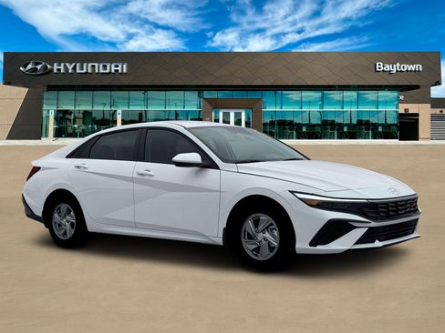 Used 2026 Hyundai Elantra SE FWD image 10