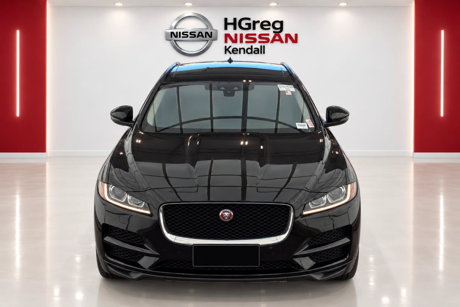 Used 2018 Jaguar F-PACE Premium AWD/4WD image 5