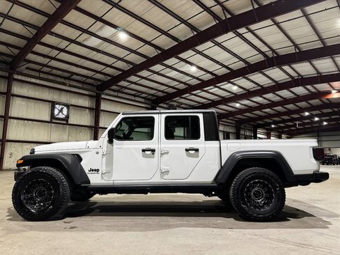 Used 2020 Jeep Gladiator Sport image 8