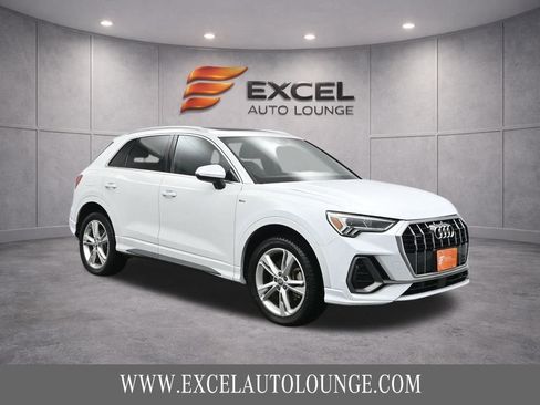 Used 2020 Audi Q3 2.0T Premium Plus w/ Premium Plus Package AWD/4WD image 11