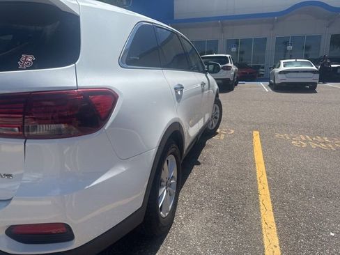 Used 2019 Kia Sorento LX image 6