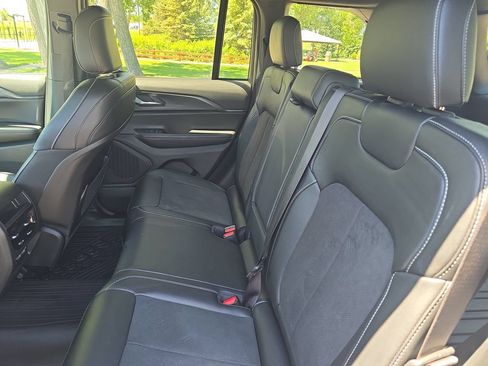 Used 2024 Jeep Grand Cherokee Altitude AWD/4WD image 25