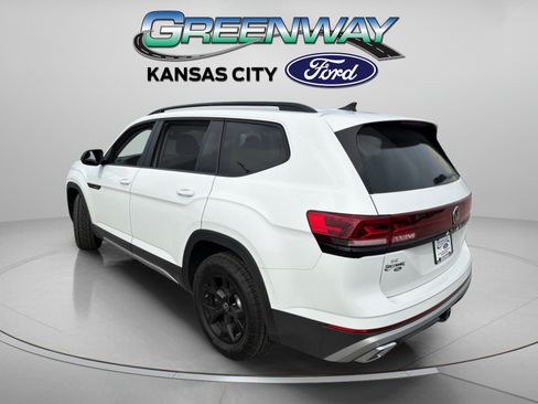 Used 2025 Volkswagen Atlas Peak Edition SE AWD/4WD image 6