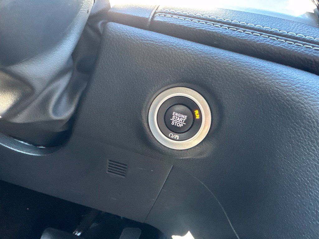 Used 2025 Chrysler Pacifica Premium FWD image 20