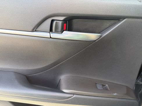 Used 2021 Toyota Camry LE w/ Carpet Mat Package (TMS) FWD image 31