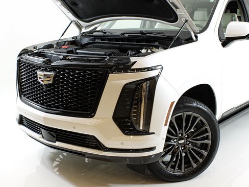Used 2025 Cadillac Escalade ESV Sport Platinum RWD image 56