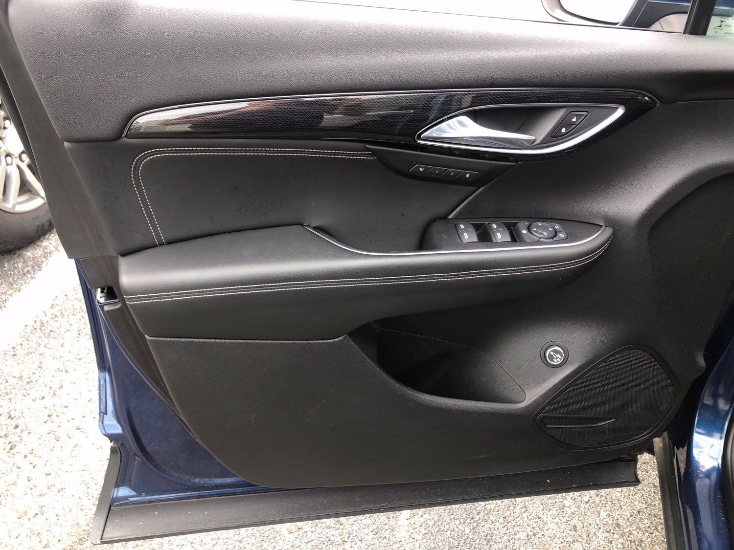 Used 2023 Buick Envision Essence AWD/4WD image 12