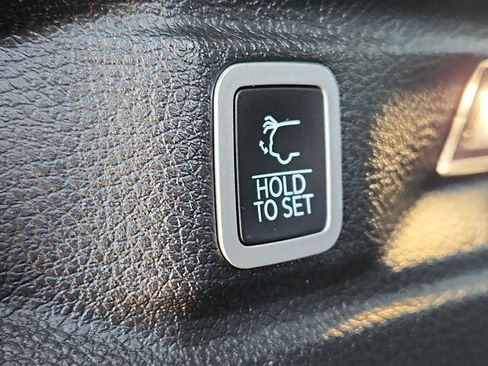 Used 2022 Jeep Grand Cherokee L Limited w/ Luxury Tech Group II image 28