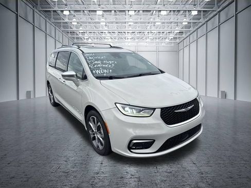 Used 2021 Chrysler Pacifica Pinnacle AWD/4WD image 7