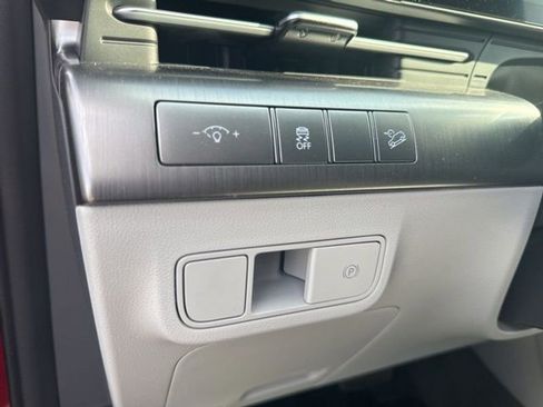 Used 2025 Hyundai Kona SEL image 13