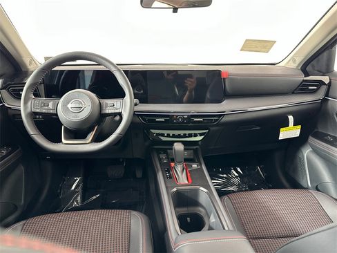 New 2025 Nissan Kicks SR image 11
