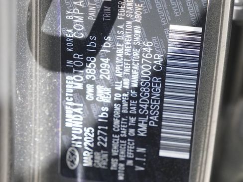 Used 2025 Hyundai Elantra SEL FWD image 30