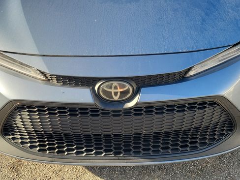 Used 2021 Toyota Corolla LE image 4