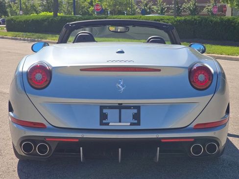 Used 2017 Ferrari California T RWD image 14