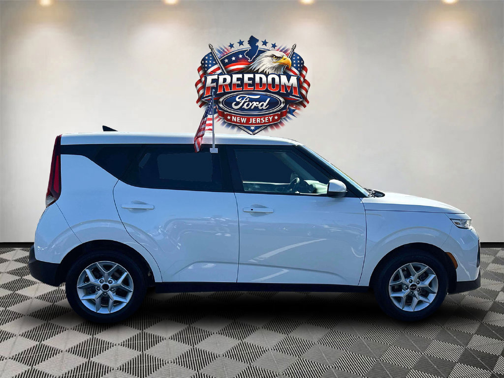 Used 2022 Kia Soul S FWD image 4