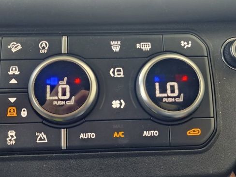 Used 2023 Land Rover Defender 130 X-Dynamic SE AWD/4WD image 34