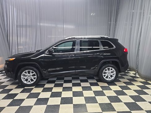 Used 2016 Jeep Cherokee Latitude w/ Cold Weather Group image 17