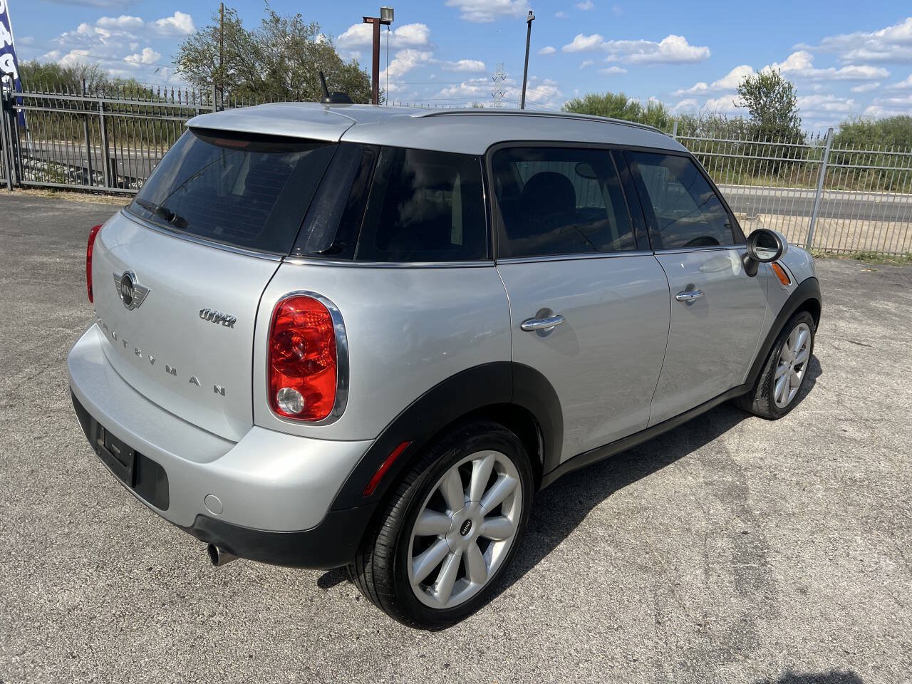Used 2016 MINI Cooper Countryman FWD image 8