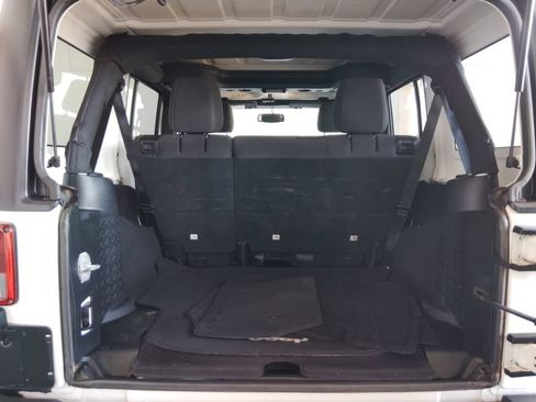 Used 2016 Jeep Wrangler Unlimited Rubicon w/ Connectivity Group AWD/4WD image 20