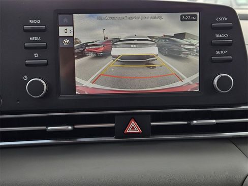 New 2025 Hyundai Elantra SE image 17